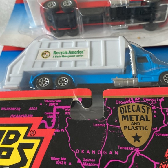 2 trucks vintage new 1996 Collectable hotwheel - Picture 2 of 2